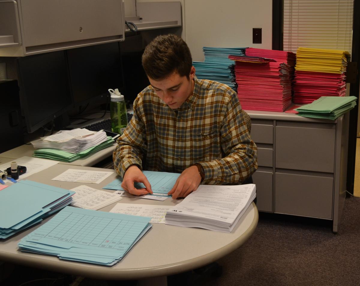 Photo album: UW admissions goes paperless