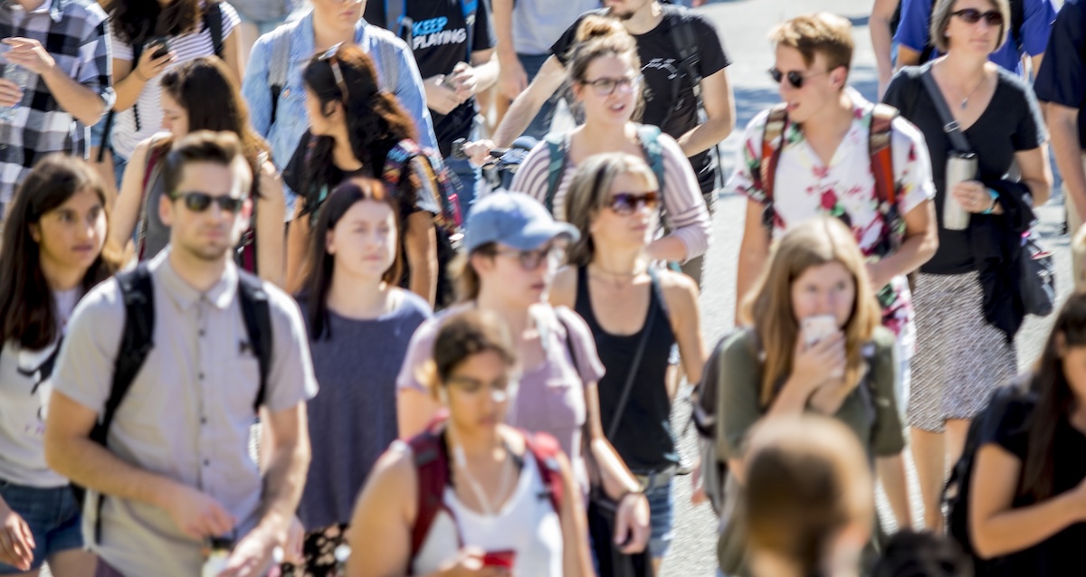 crowd of students walking on campus