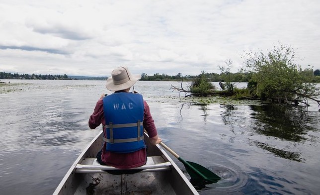 student canoeing on Lake Washington